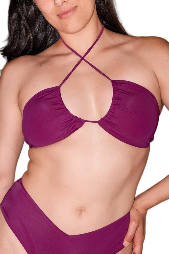 Woman wearing a purple bikini | ahmeimae / M